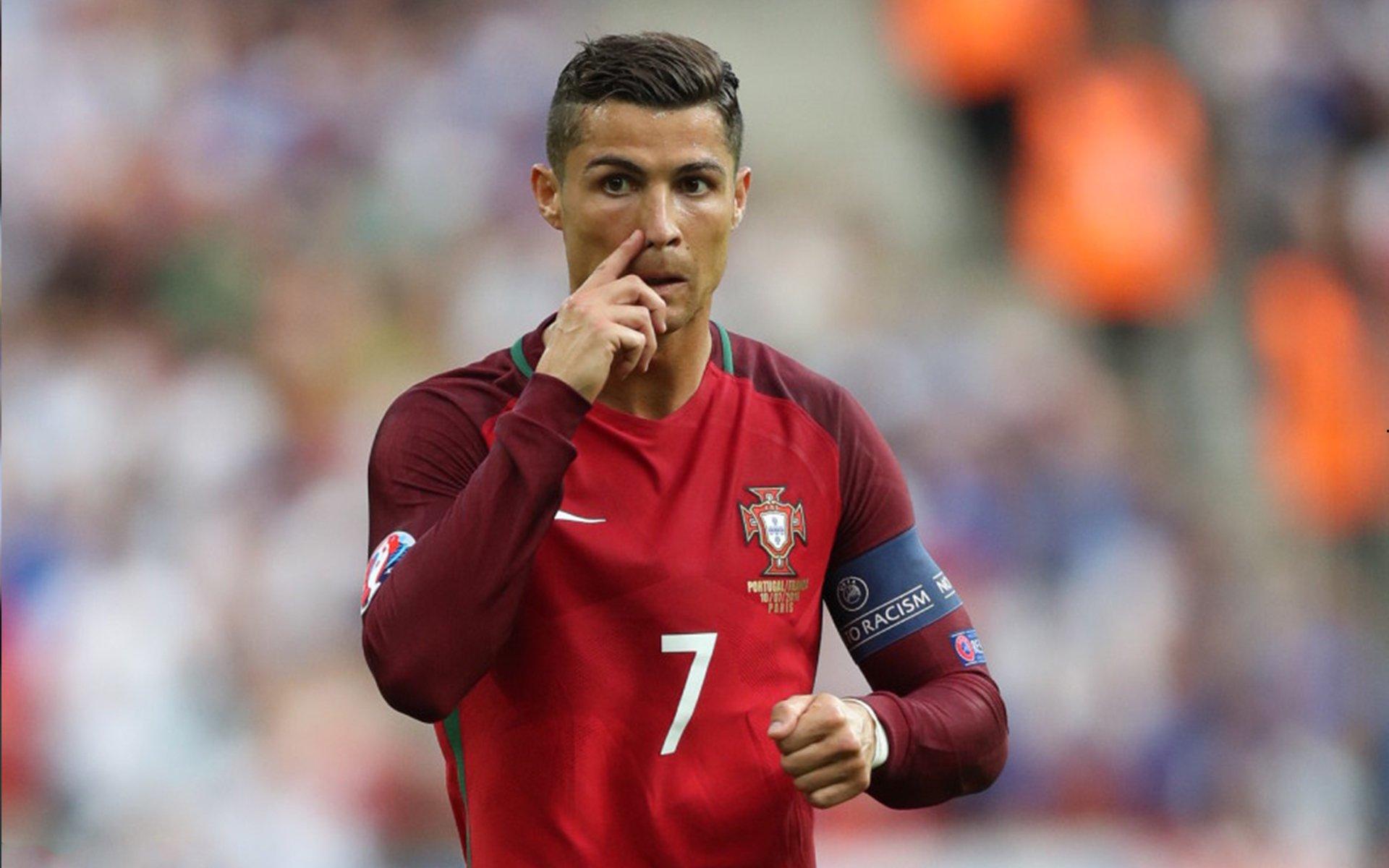 C罗定下惊人小目标,41岁征战2026年世界杯,六届传奇再续绿茵史诗