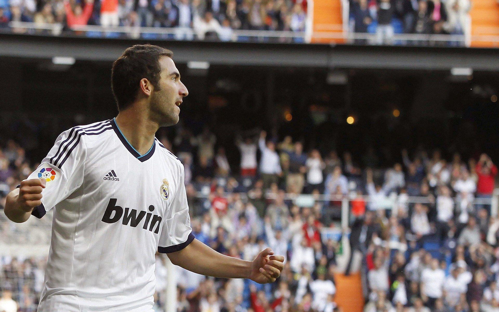 安东尼深情追忆偶像梅西 揭秘拒拜仁转投西甲源于家庭温情抉择